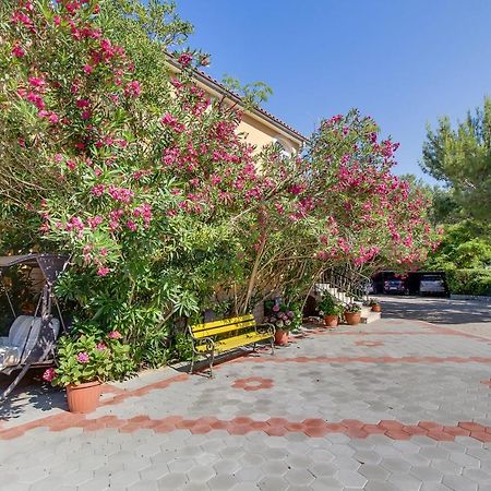 Apartmani Mavrinac Nerezine Esterno foto