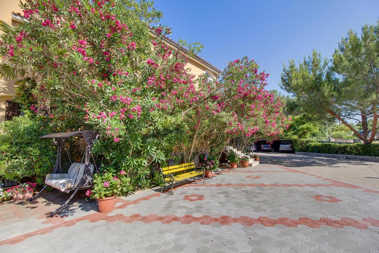 Apartmani Mavrinac Nerezine Esterno foto