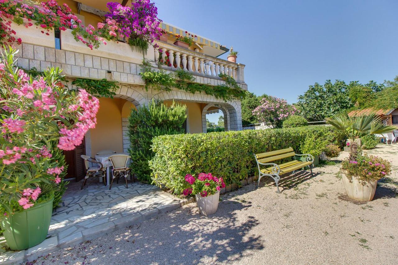 Apartmani Mavrinac Nerezine Esterno foto