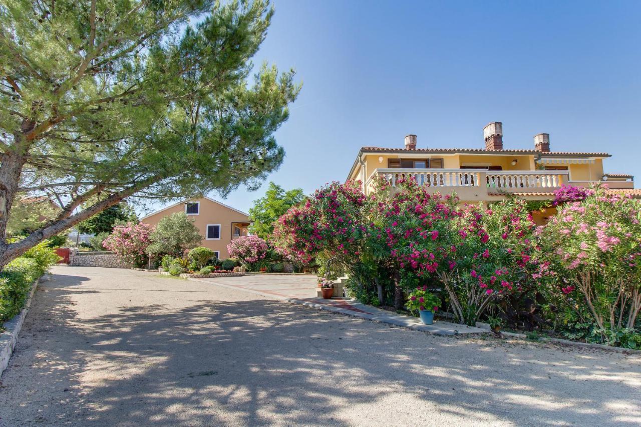 Apartmani Mavrinac Nerezine Esterno foto